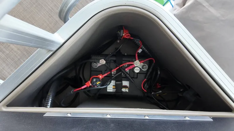 Slide: The Image of Tracker 20DLX Fishin Barge 2022 - 35