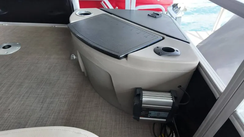 Slide: The Image of Tracker 20DLX Fishin Barge 2022 - 37