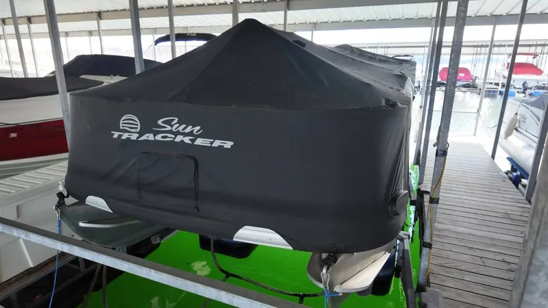 Slide: The Image of Tracker 20DLX Fishin Barge 2022 - 38