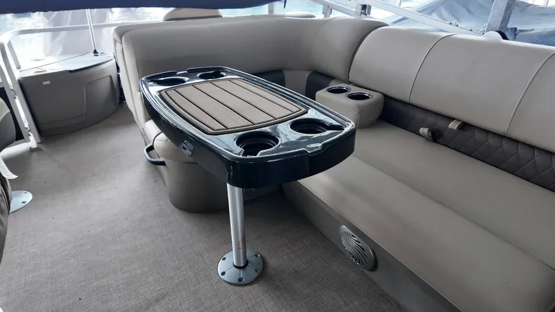 Slide: The Image of Tracker 20DLX Fishin Barge 2022 - 41