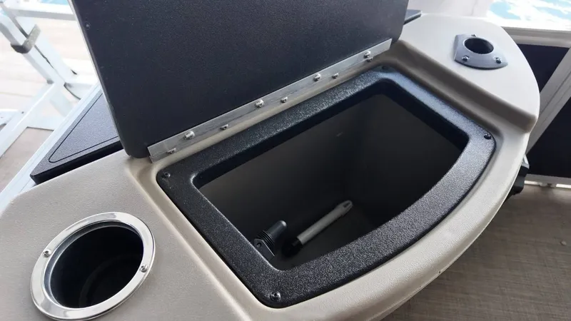 Slide: The Image of Tracker 20DLX Fishin Barge 2022 - 42