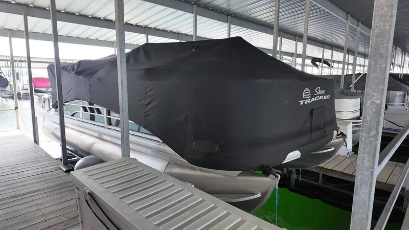 Slide: The Image of Tracker 20DLX Fishin Barge 2022 - 43
