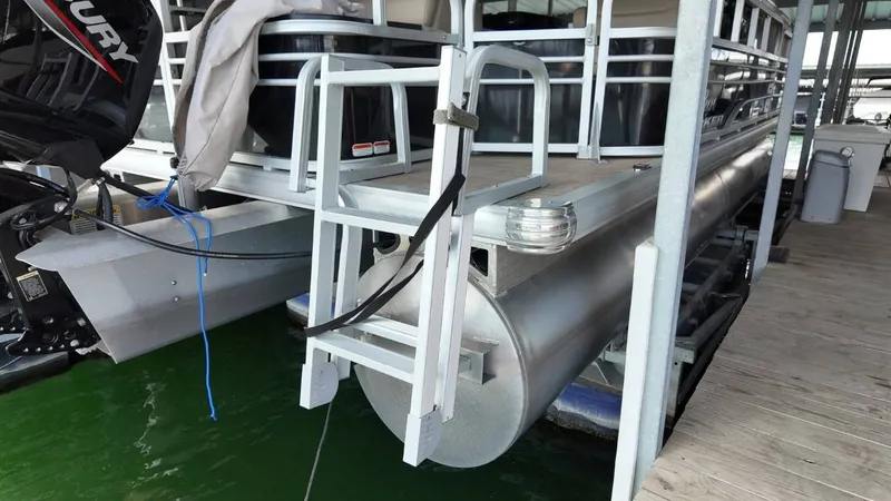 Slide: The Image of Tracker 20DLX Fishin Barge 2022 - 49