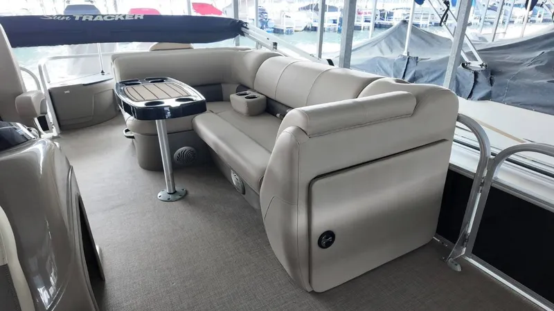 Slide: The Image of Tracker 20DLX Fishin Barge 2022 - 52