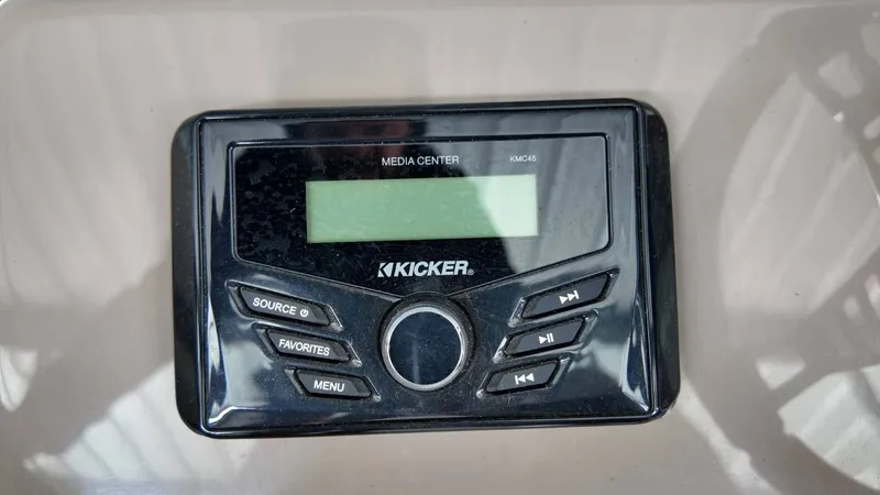 Slide: The Image of Tracker 20DLX Fishin Barge 2022 - 54