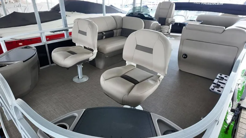 Slide: The Image of Tracker 20DLX Fishin Barge 2022 - 6