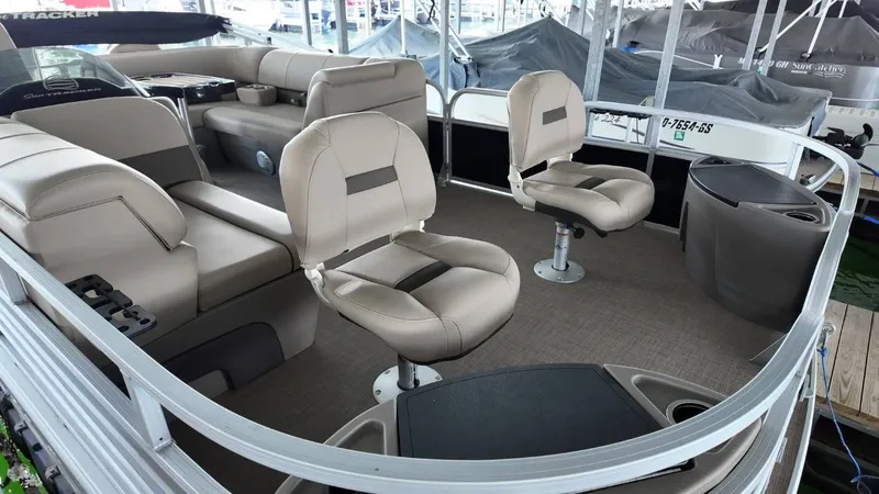 Slide: The Image of Tracker 20DLX Fishin Barge 2022 - 8