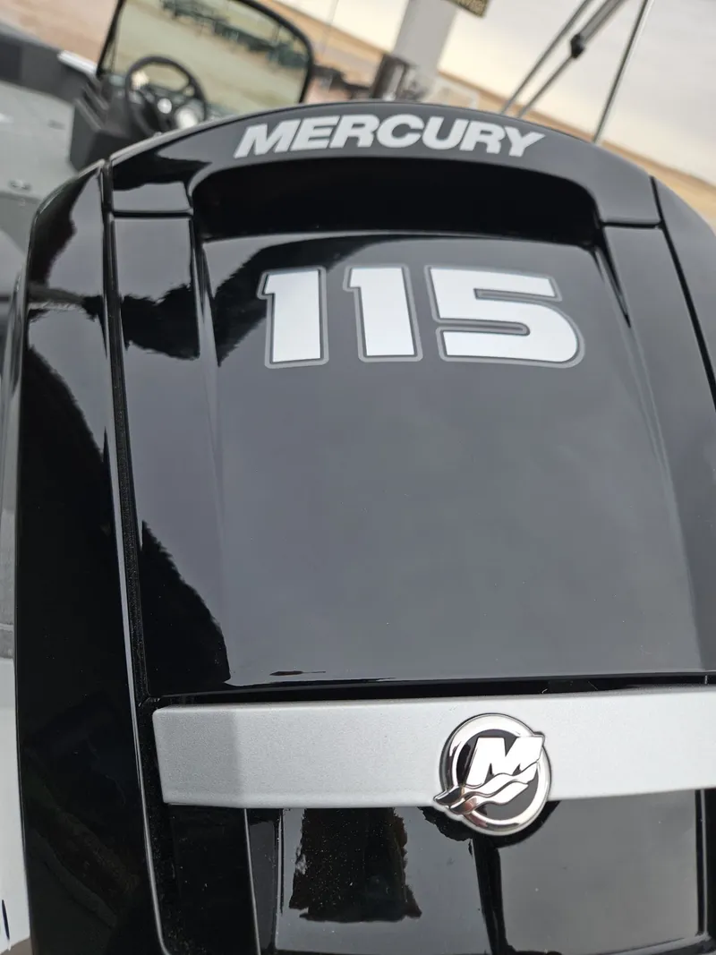 The Image of Lund 1800 Explorer Sport 2026 - 1