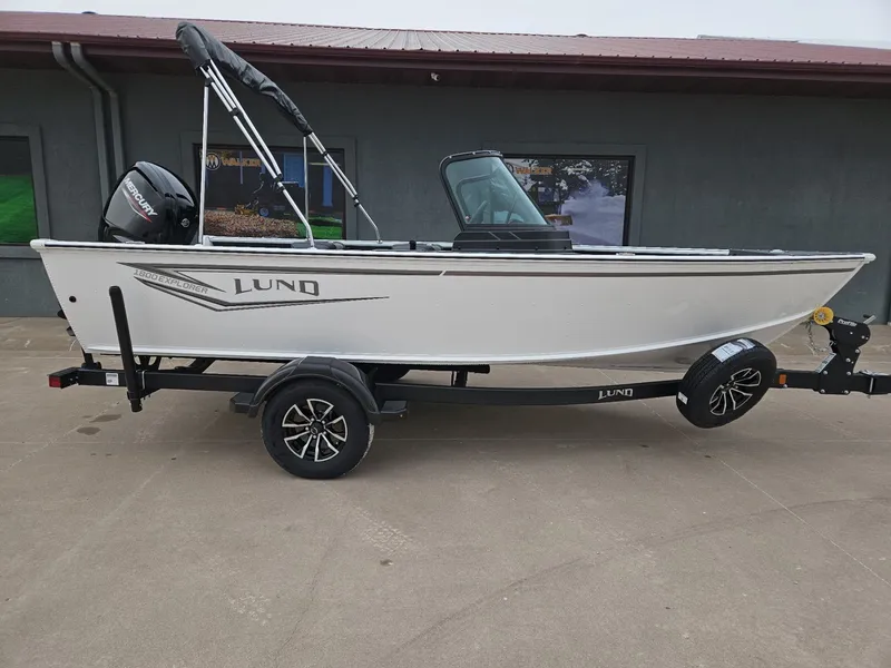 Slide: The Image of Lund 1800 Explorer Sport 2026 - 3