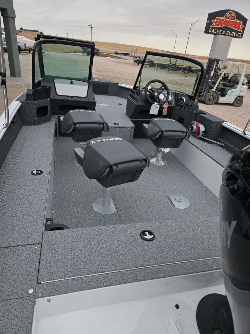 Slide: The Image of Lund 1800 Explorer Sport 2026 - 6