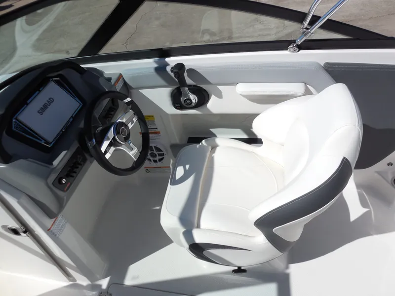 Slide: The Image of Chaparral 21 SSi 2026 - 14