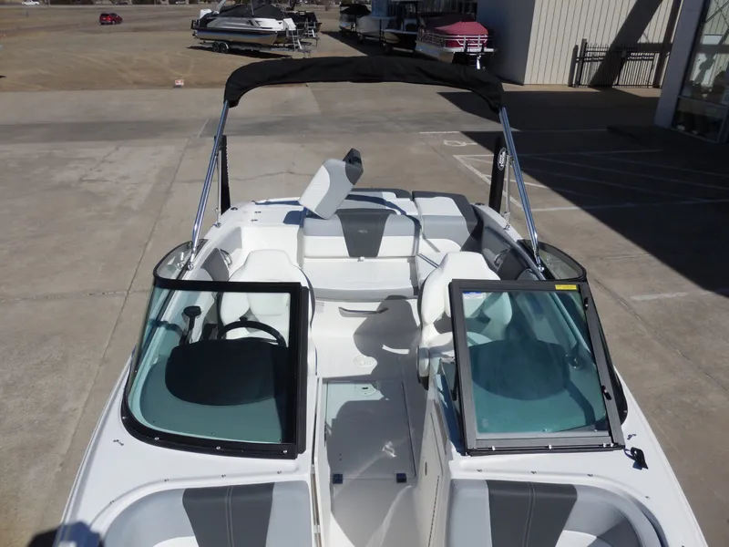 Slide: The Image of Chaparral 21 SSi 2026 - 17