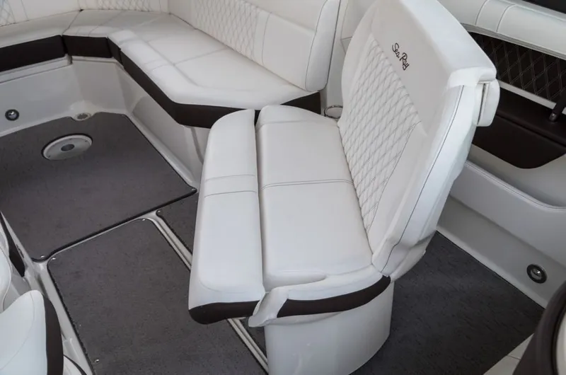 Slide: The Image of Sea Ray SLX 310 2026 - 13