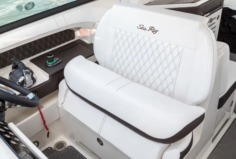 Slide: The Image of Sea Ray SLX 310 2026 - 15