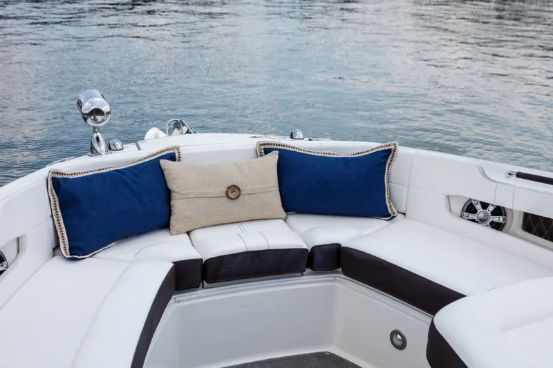 Slide: The Image of Sea Ray SLX 310 2026 - 4