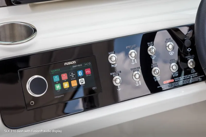 Slide: The Image of Sea Ray SLX 310 2026 - 5