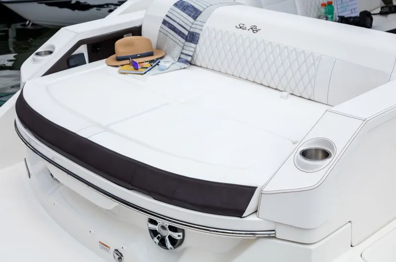 Slide: The Image of Sea Ray SLX 310 2026 - 6