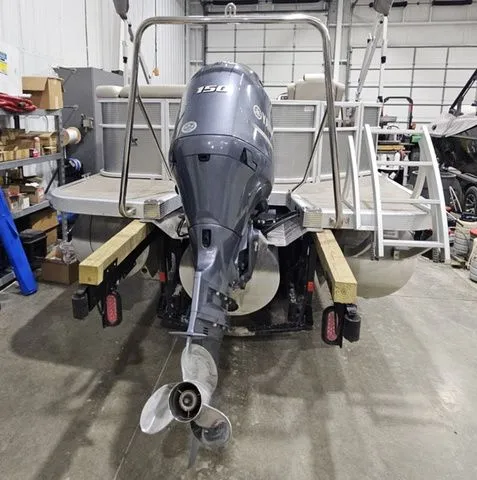 Slide: The Image of Bennington 21 SLX 2019 - 12