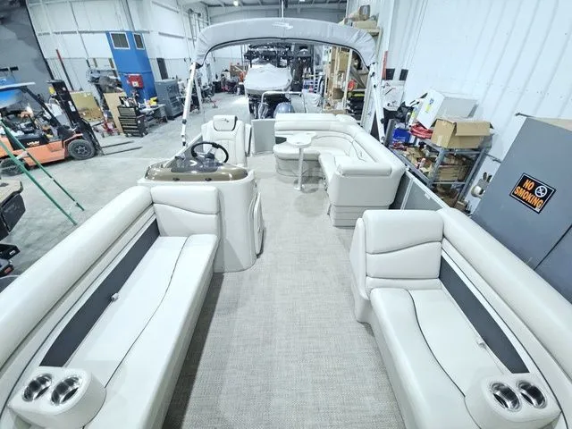 Slide: The Image of Bennington 21 SLX 2019 - 3