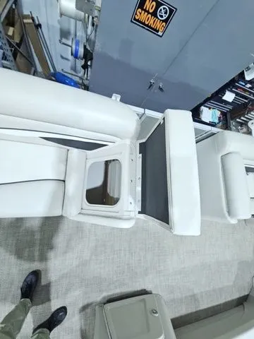 Slide: The Image of Bennington 21 SLX 2019 - 6