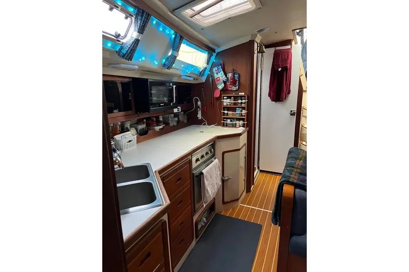 Slide: The Image of Renogy 2000W inverter installed in a 1989 Catalina 42 sailboat. - 59