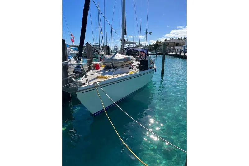 Slide: The Image of 1989 Catalina 42 sailboat mast and rigging in a marina setting. - 8