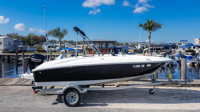 The Image of Bayliner Element E16 2021 - 1