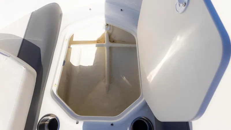 Slide: The Image of Bayliner Element E16 2021 - 15