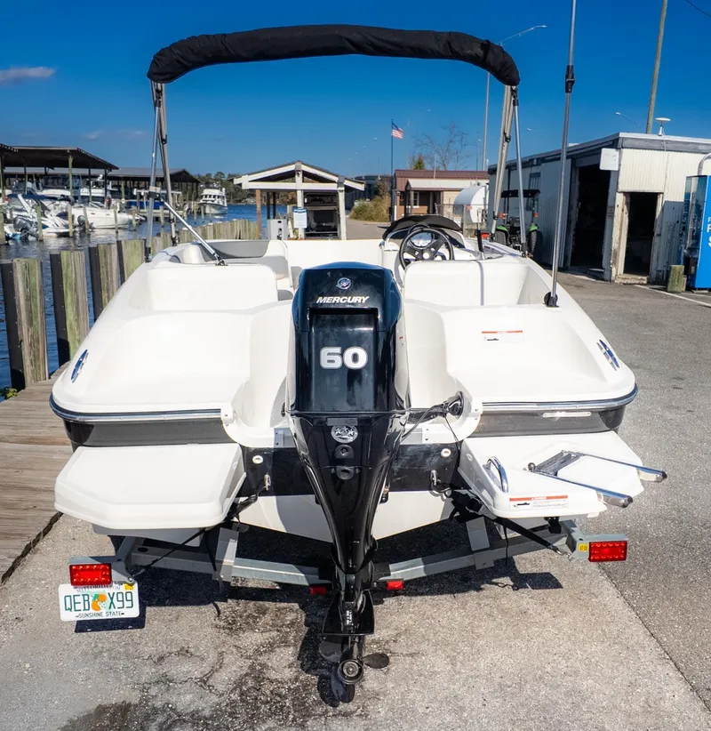 Slide: The Image of Bayliner Element E16 2021 - 4