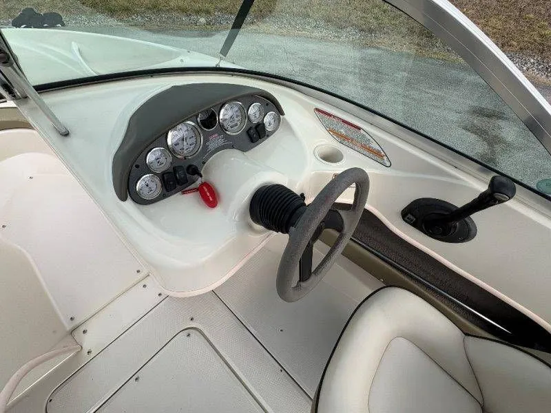 Slide: The Image of Sea Ray 180 Sport 2005 - 23