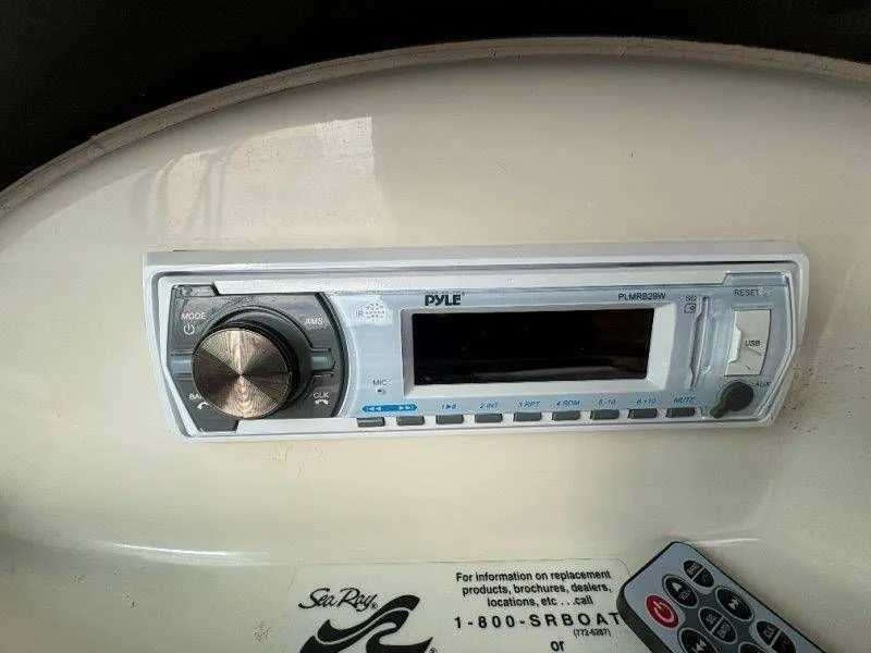 Slide: The Image of Sea Ray 180 Sport 2005 - 25