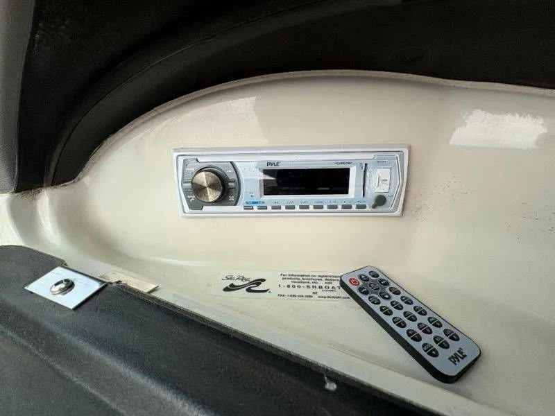 Slide: The Image of Sea Ray 180 Sport 2005 - 29