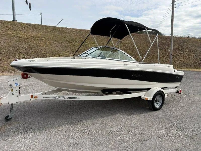 Slide: The Image of Sea Ray 180 Sport 2005 - 37