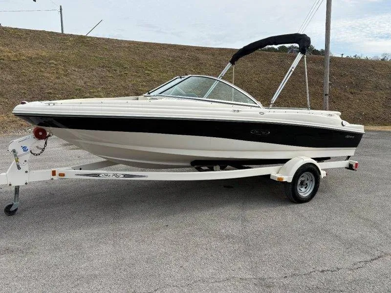 Slide: The Image of Sea Ray 180 Sport 2005 - 9