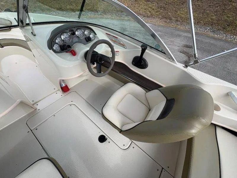 Slide: The Image of Sea Ray 185 Sport 2005 - 18