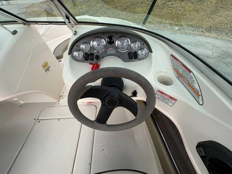 Slide: The Image of Sea Ray 185 Sport 2005 - 22