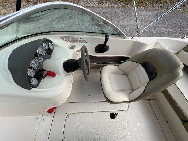 Slide: The Image of Sea Ray 185 Sport 2005 - 34