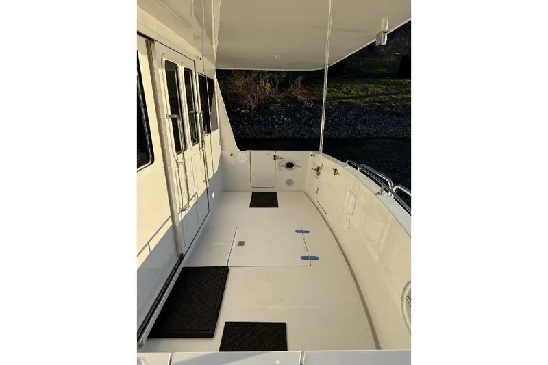 Slide: The Image of Helmsman Trawlers 43E - Cockpit - 9