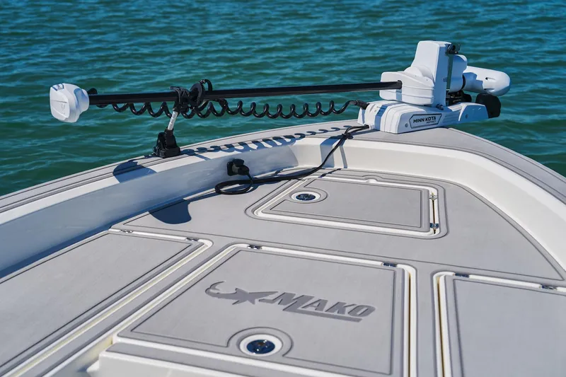 Slide: The Image of 2026 Mako 24 APEX boat deck with Minn Kota trolling motor on blue water. - 59