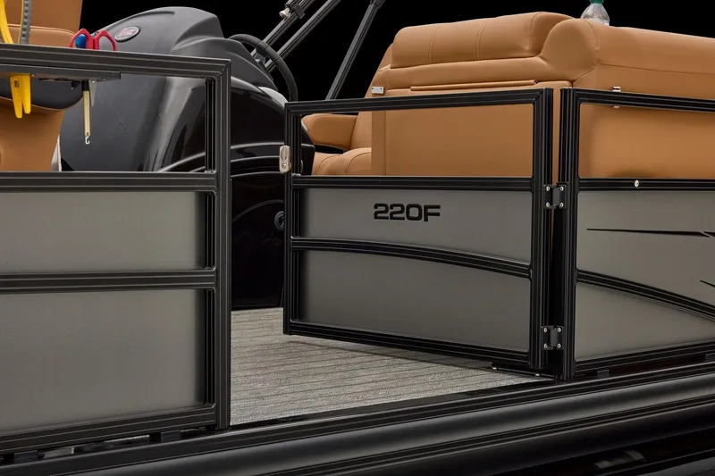 Slide: The Image of Ranger 220F 2026 - 82