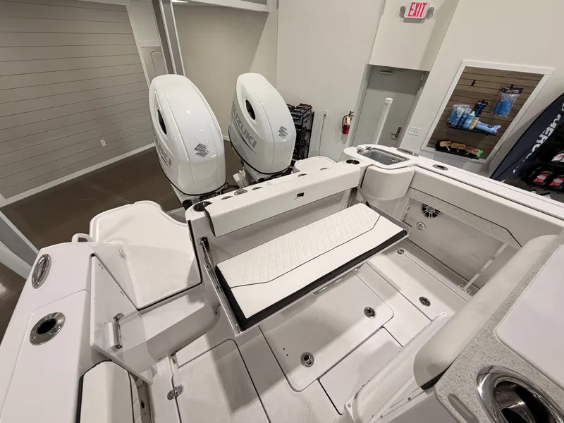 Slide: The Image of Stingray 253 CC 2025 - 15