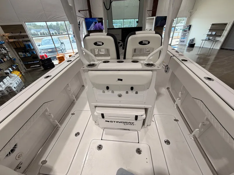 Slide: The Image of Stingray 253 CC 2025 - 16