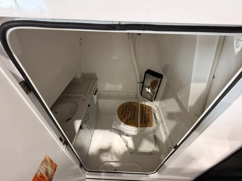 Slide: The Image of Stingray 253 CC 2025 - 18