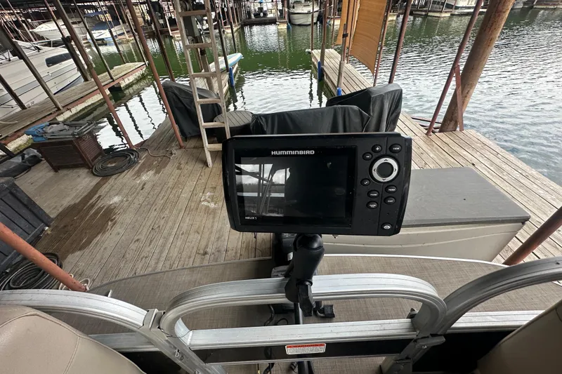 Slide: The Image of 2019 SunCatcher SF 22 XP3 boat with Humminbird fish finder at dock. - 23
