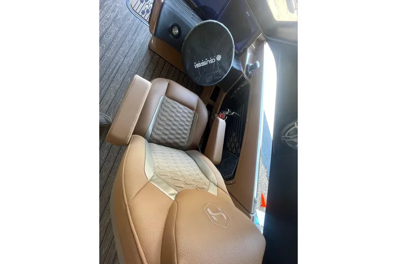 Slide: The Image of Interior of 2026 Harris Crowne SL 250 boat with luxurious seating and steering wheel. - 18