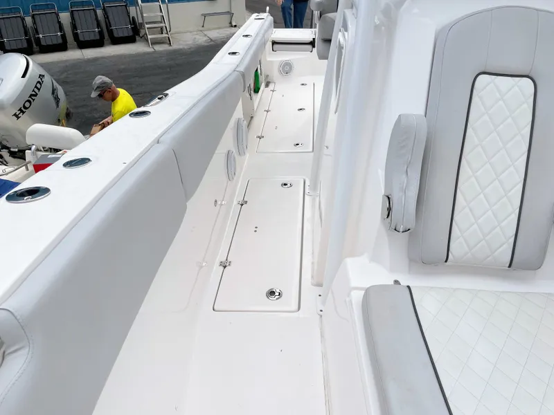 Slide: The Image of Sea Fox 328 Commender 2019 - 77