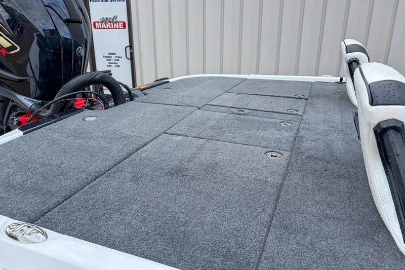 Slide: The Image of 2026 Skeeter ZXE21 boat deck with storage compartments and Yamaha engine. - 7