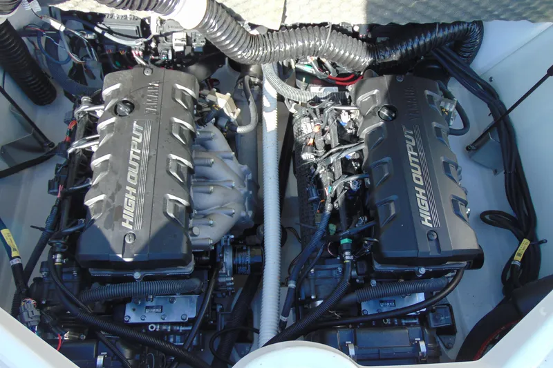 Slide: The Image of 2022 Yamaha Boats 212SE high output engines in engine compartment. - 17