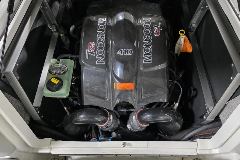 Slide: The Image of 2018 Malibu Wakesetter 22 MXZ Monsoon 6.2L engine compartment. - 5