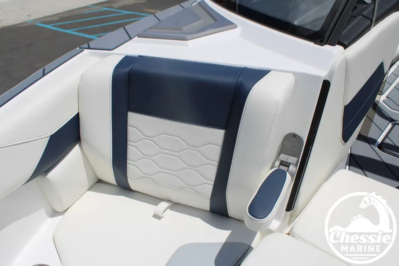 Slide: The Image of Malibu Wakesetter 23 LSV 2024 - 13